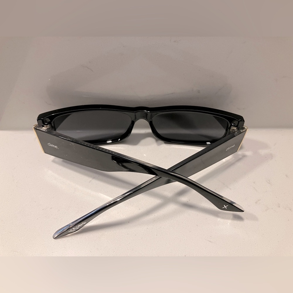 Chic Black Rectangular Sunglasses - image 6